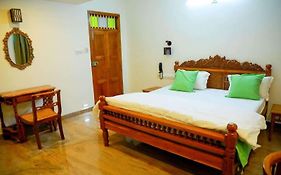 Thiraviam Tourist Home